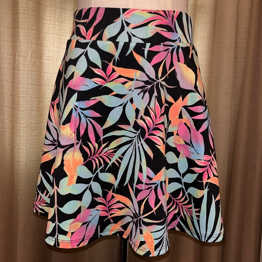 Charlotte Russe Women’s Medium Tropical Bright Multicolored Leaf Print Skirt
